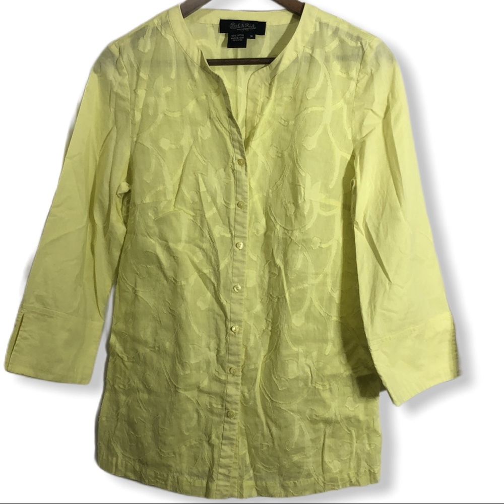 Peck & Peck textured floral yellow button blouse